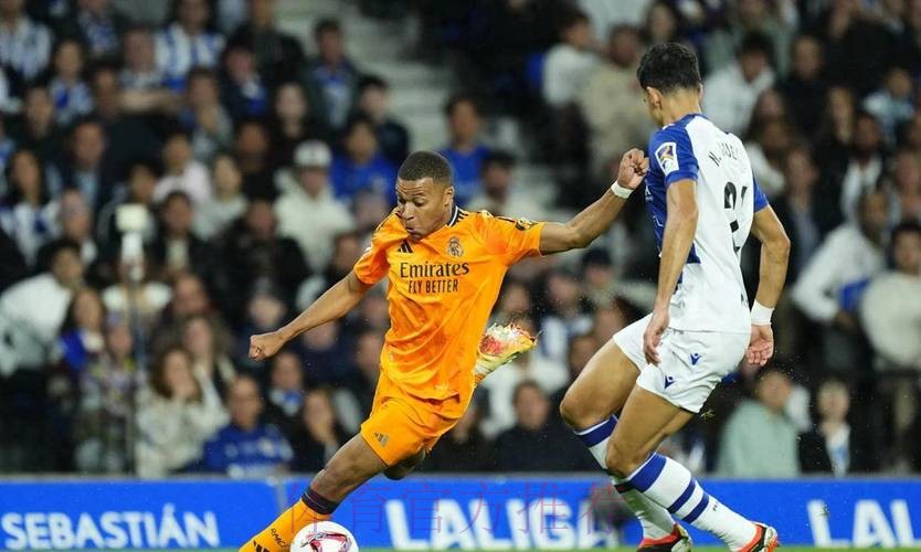 阿隆索与多名皇马球员沟通 表示愿调整战术风格 阿隆索与多名皇马球员沟通 表示愿调整战术风格