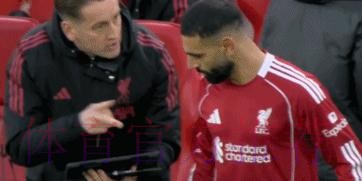 萨拉赫复出送助攻！85天第一次，球迷齐声高歌，名宿发声：留下来